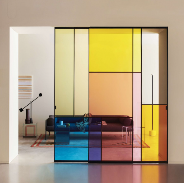 Pemanis dengan Kaca Berwarna